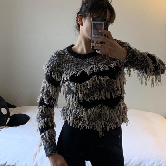 Vintage fringe sweater in perfect condition and super cozy. - Picture 4 of 4
